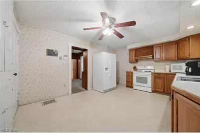 328 Portage Street NW, North Canton, OH 44720 - Photo 14