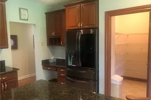 8135 Thackeray Ct, Grandview Heights, OH 44147 - Photo 14