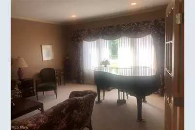 8135 Thackeray Court, Grandview Heights, OH 44147 - Photo 6