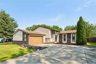 4100 Ivanhoe Drive, Lorain, OH 44053 - Photo 2