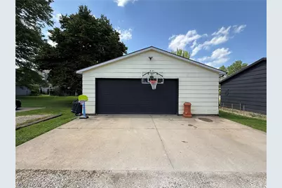 1033 Eastport Avenue, Uhrichsville, OH 44683 - Photo 4