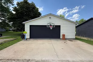 1033 Eastport Ave, Uhrichsville, OH 44683 - Photo 4