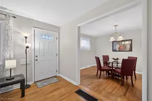 30121 Vineyard Rd, Willowick, OH 44095 - Photo 6