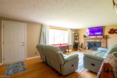10381 Portage Street NW, Canal Fulton, OH 44614 - Photo 4