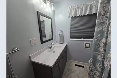 206 E 5th Street, Williamstown, WV 26187 - Photo 10