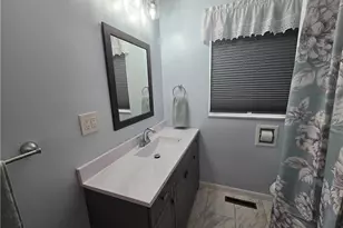 206 E 5th St, Williamstown, WV 26187 - Photo 10