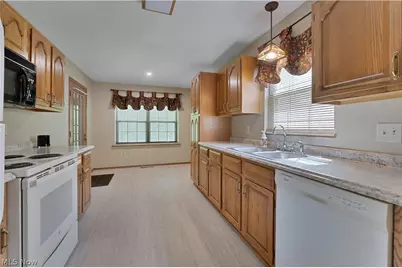 1341 Fox Run Drive, Youngstown, OH 44512 - Photo 2