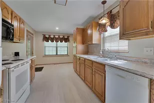 1341 Fox Run Dr, Youngstown, OH 44512 - Photo 2