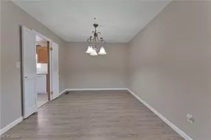 1341 Fox Run Dr, Youngstown, OH 44512 - Photo 8