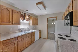 1341 Fox Run Dr, Youngstown, OH 44512 - Photo 4