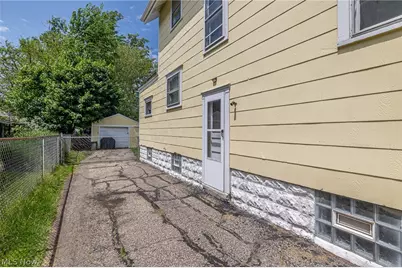 2332 17th Street SW, Akron, OH 44314 - Photo 4