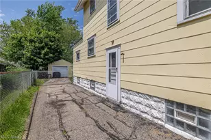 2332 17th St SW, Akron, OH 44314 - Photo 4