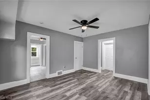 15809 Raymond St, Maple Heights, OH 44137 - Photo 12