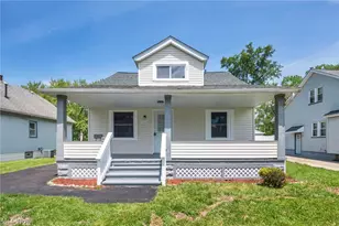 15809 Raymond St, Maple Heights, OH 44137 - Photo 2