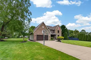 37811 Century Ln, Avon, OH 44011 - Photo 2