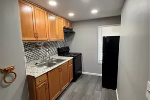 392 Bailey Ct, Akron, OH 44304 - Photo 4