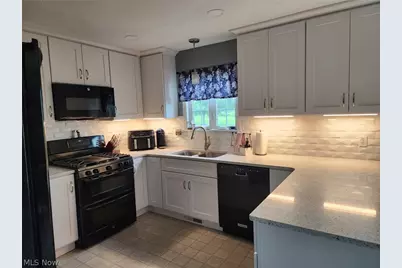 11270 Grand Valley Drive NW, Uniontown, OH 44685 - Photo 8