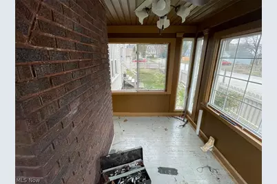 73 W Burns Avenue, Akron, OH 44310 - Photo 8