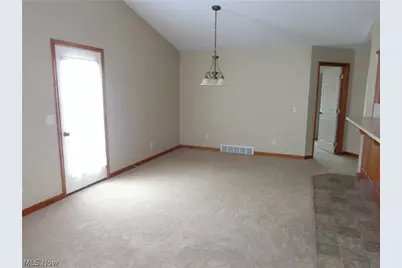 239 Aspen Drive, Dover, OH 44622 - Photo 4
