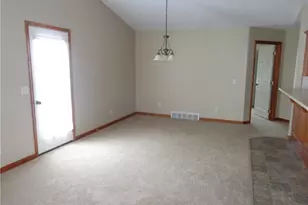 239 Aspen Dr, Dover, OH 44622 - Photo 4