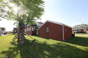 217 Oregon Ave, Weirton, WV 26062 - Photo 4