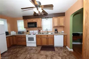 217 Oregon Ave, Weirton, WV 26062 - Photo 10