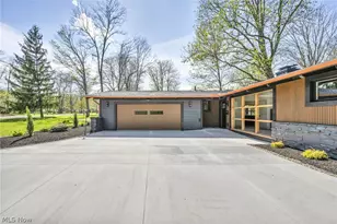 36265 Timberlane Dr, Solon, OH 44139 - Photo 2