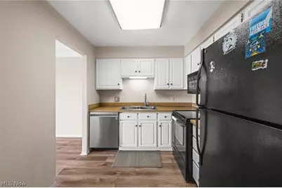 12500 Edgewater Drive #1106, Oakwood, OH 44107 - Photo 10