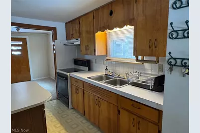 2160 Ingersoll Drive, Akron, OH 44320 - Photo 12