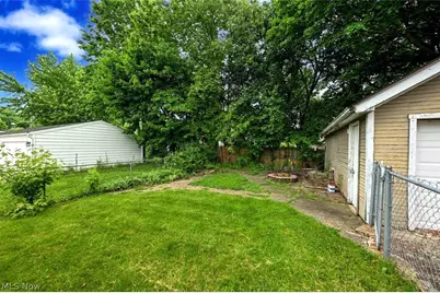 2221 9th Street SW, Akron, OH 44314 - Photo 6