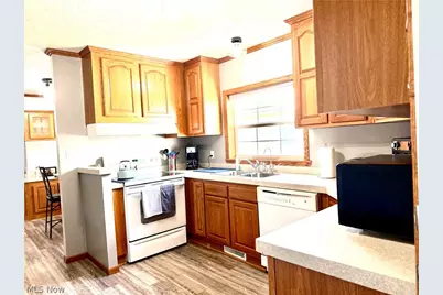 207 Polaris, Dover, OH 44622 - Photo 10