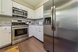 34429 Beachpark Dr, Eastlake, OH 44095 - Photo 20