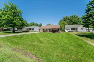 34429 Beachpark Dr, Eastlake, OH 44095 - Photo 8