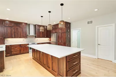 929 Hidden Valley Drive, Wadsworth, OH 44281 - Photo 4