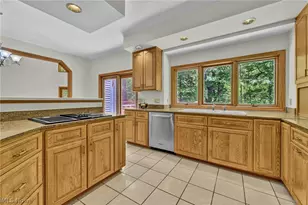 9155 Woods Way Dr, Kirtland, OH 44094 - Photo 12