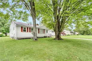 3854 Whippoorwill Ln, Youngstown, OH 44511 - Photo 2