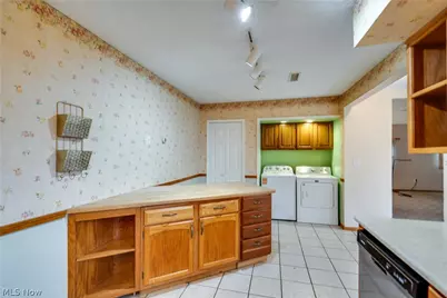 3660 Logan Circle, Akron, OH 44319 - Photo 2