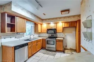 3660 Logan Cir, Akron, OH 44319 - Photo 4