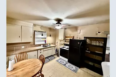 828 Broad Street, Elyria, OH 44035 - Photo 8