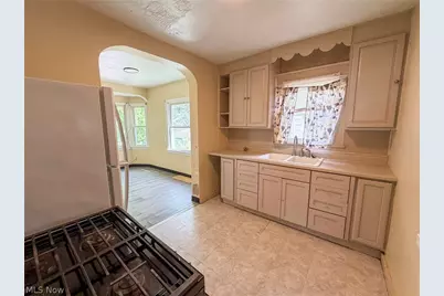 145 S Lakeview Avenue, Youngstown, OH 44509 - Photo 2