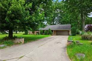 1627 Yolanda Dr, Youngstown, OH 44511 - Photo 2