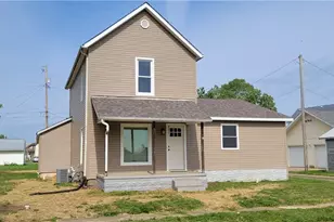 424 Tuscarawas Ave, Newcomerstown, OH 43832 - Photo 2