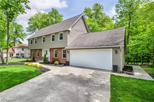 16561 N White Oaks Dr, Strongsville, OH 44136 - Photo 4