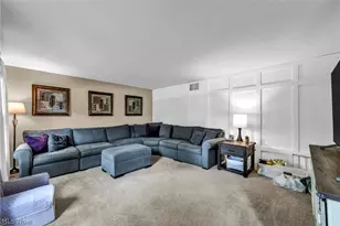 16561 N White Oaks Dr, Strongsville, OH 44136 - Photo 8
