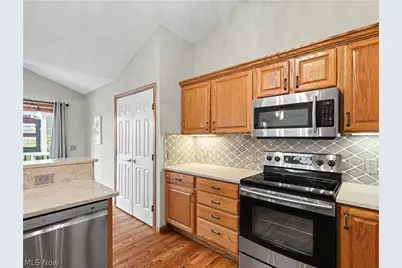 568 Breiton Circle, Barberton, OH 44203 - Photo 8