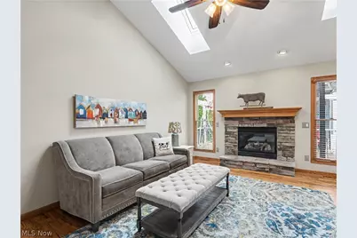568 Breiton Circle, Barberton, OH 44203 - Photo 2