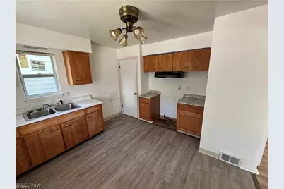 990 E 129th Street, Loveland, OH 44108 - Photo 8