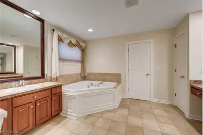 6424 Oak Point Estates, Lorain, OH 44053 - Photo 24