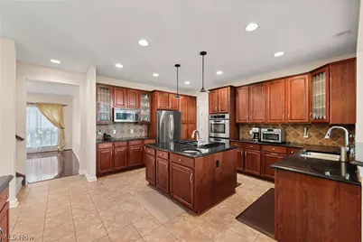 6424 Oak Point Estates, Lorain, OH 44053 - Photo 10