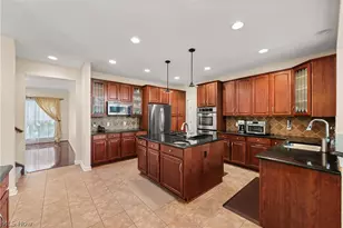 6424 Oak Point Estates, Lorain, OH 44053 - Photo 10